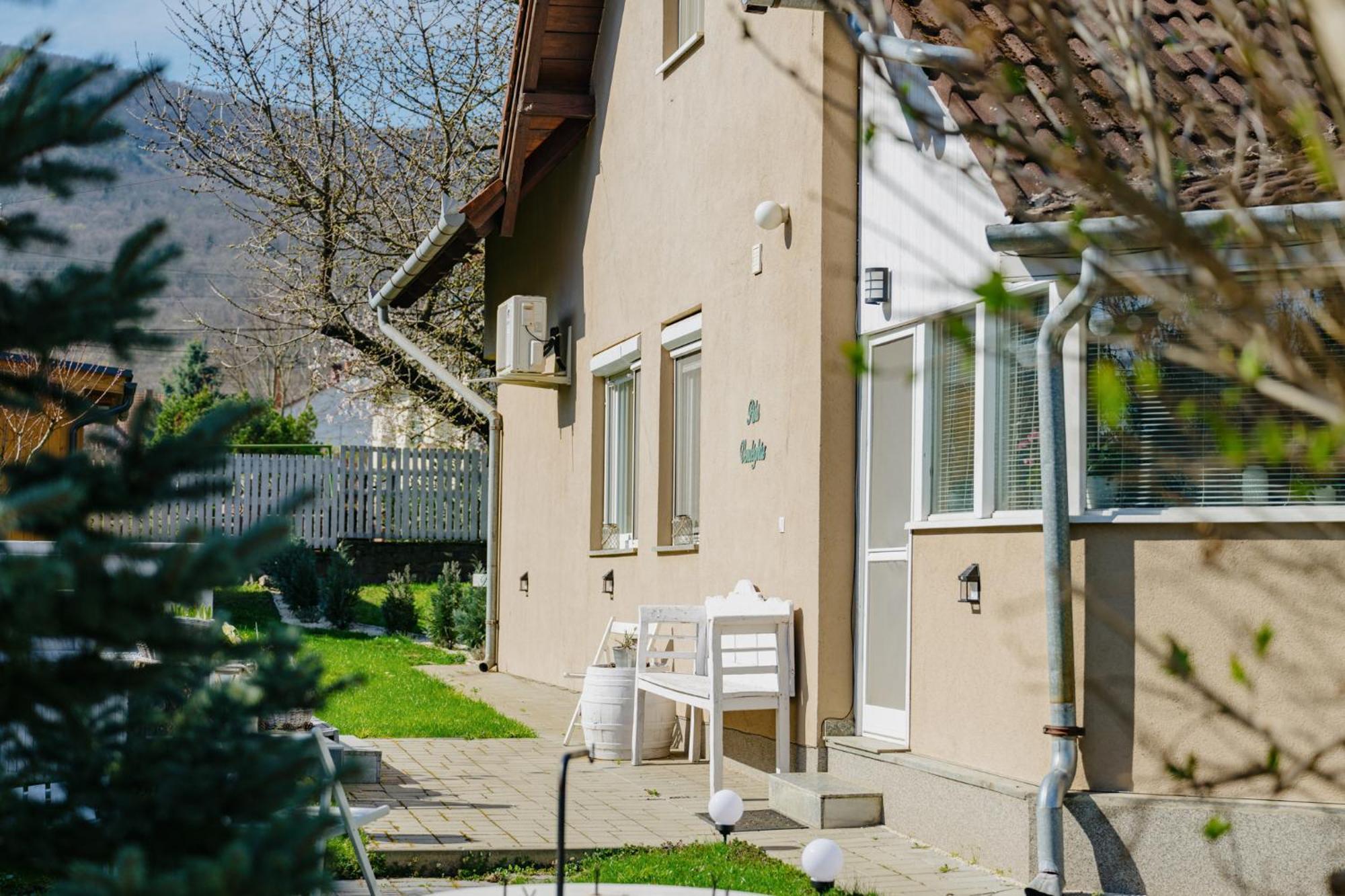 Hotel Pihi Vendégház Badacsonytomaj Exterior foto